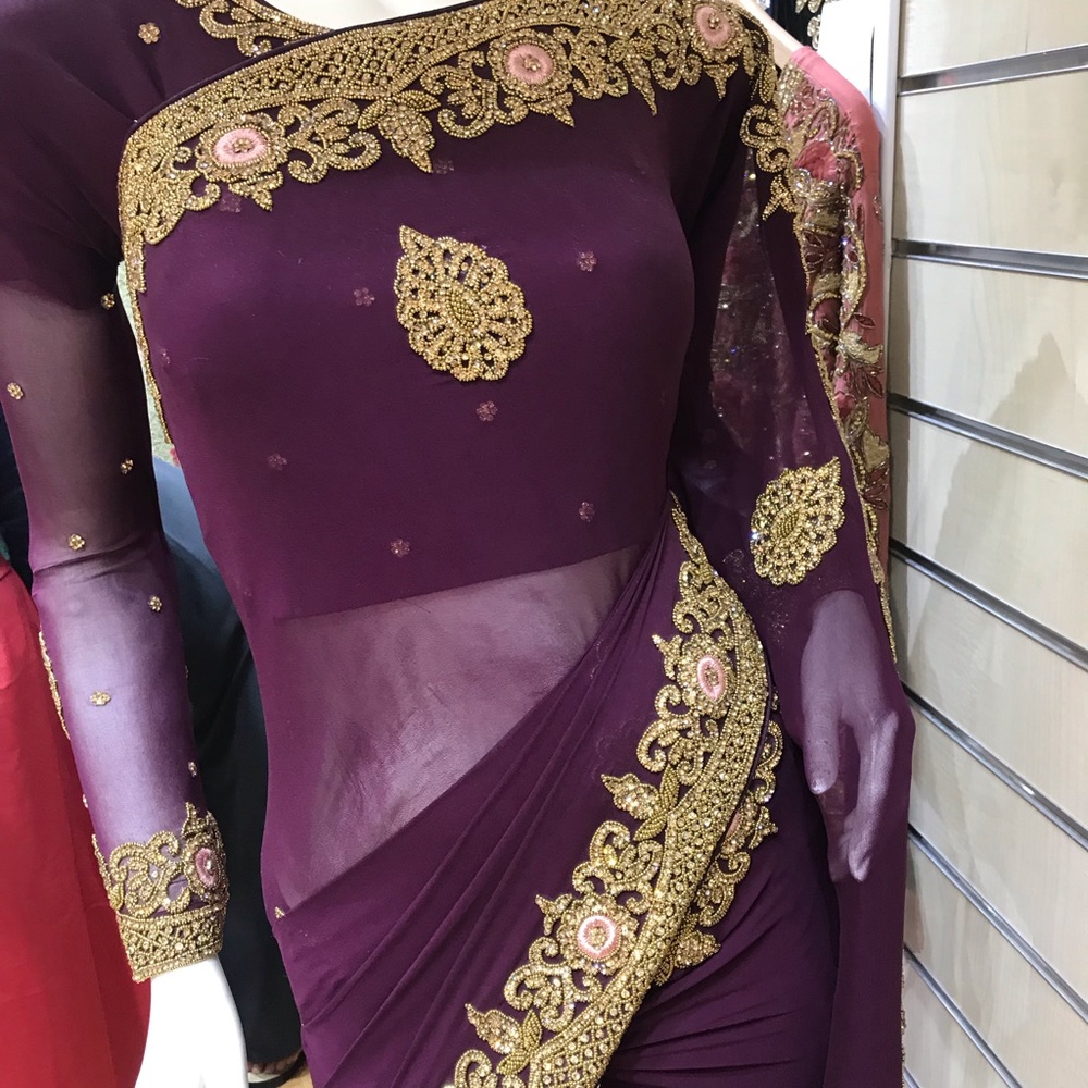 Elegant Purple Embellished Wedding Saree Dress - Picture 2 of 8